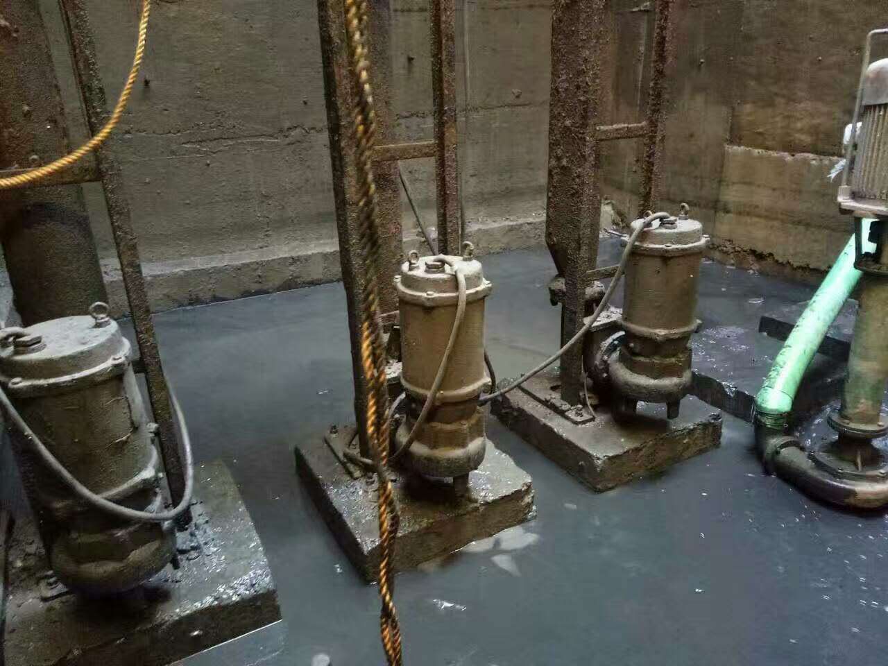 太子河污水池清理