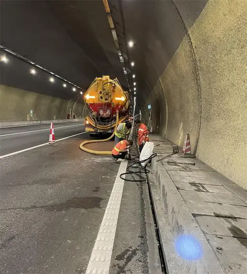 太子河隧道排水渠清淤